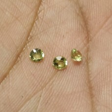 Peridot 3mm round facet 0.16 cts